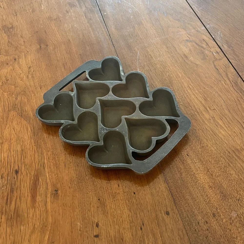 Vintage Cast Iron Sweet Heart Muffin Pan